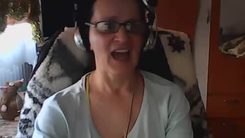 Snapshot of hellenmarie chatting on 15, 12, 2024 hellenmarie online show from 15, 12, 2024