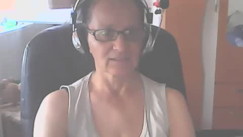 Snapshot of hellenmarie chatting on 14, 9, 2025 hellenmarie online show from 14, 9, 2025