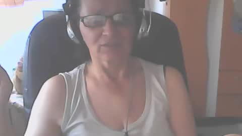 Snapshot of hellenmarie chatting on 20, 9, 2025 hellenmarie online show from 20, 9, 2025