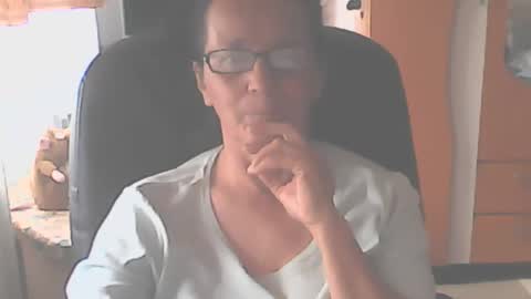 Snapshot of hellenmarie chatting on 29, 9, 2025 hellenmarie online show from 29, 9, 2025