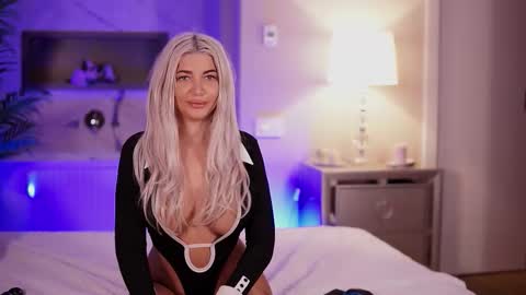 Snapshot of hellenroyy chatting on 5, 11, 2025 hellenroyy online show from 5, 11, 2025