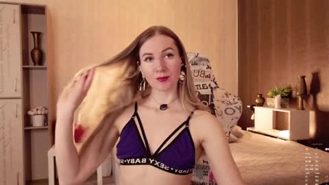 Alisia  Monday to Friday from 10 am to 4 pm GMT 2 online show from 7, 4, 2026