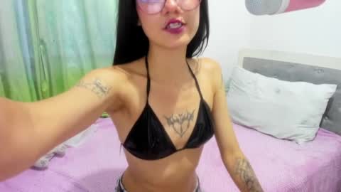 Raven and Momo online show from 8, 4, 2026