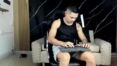 henrydouglas online show from 4, 6, 2026