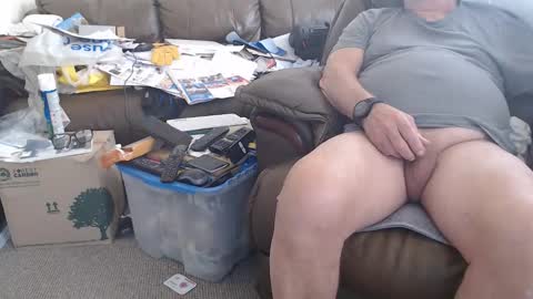 Snapshot of henryjxxx chatting on 12, 10, 2025 henryjxxx online show from 12, 10, 2025