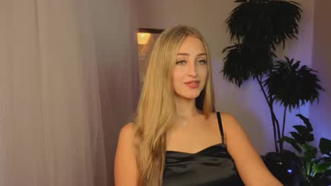 Snapshot of here_wego_again_ chatting on 18, 9, 2025 Elise online show from 18, 9, 2025