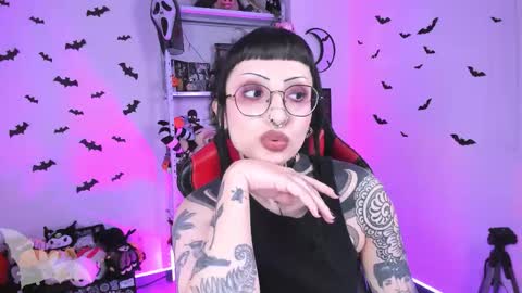 Snapshot of herinfernalmajesty chatting on 9, 9, 2025  Marie  online show from 9, 9, 2025