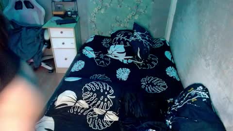 hermaphrodite199x online show from 10, 2, 2026