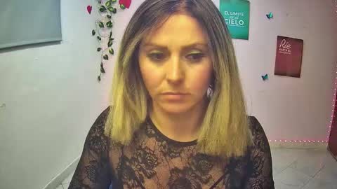 Hestesiaxx online show from 3, 2, 2026