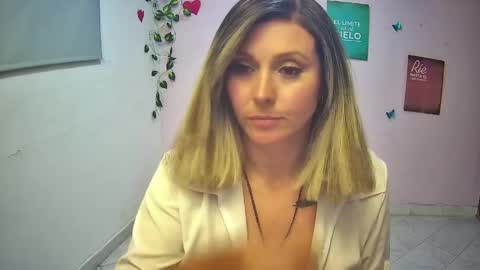 Hestesiaxx online show from 7, 4, 2026