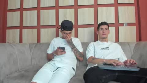 Snapshot of heteros_men chatting on 15, 2, 2025 heteros men online show from 15, 2, 2025