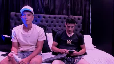 heteros men online show from 23, 2, 2026