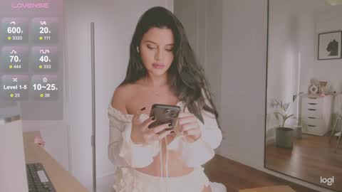 Snapshot of hevaenn chatting on 3, 12, 2024 hi my name is Eva. online show from 3, 12, 2024