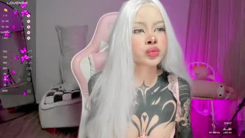 Snapshot of heybambino_ chatting on 31, 10, 2025 Bambi.....Help me get 100 likes in the satisfaction bar. online show from 31, 10, 2025