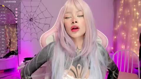 Snapshot of heybambino_ chatting on 27, 11, 2025 Bambi.....Help me get 100 likes in the satisfaction bar. online show from 27, 11, 2025