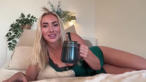 Snapshot of heyskylar chatting on 2, 10, 2025 Skylar online show from 2, 10, 2025