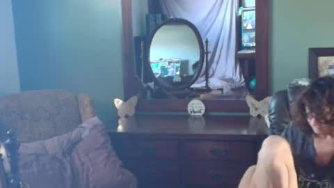 Snapshot of hidden_gold_milf chatting on 16, 10, 2025 hidden_gold_milf online show from 16, 10, 2025