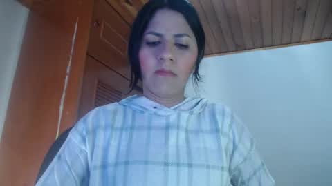 hilaril18 online show from 8, 10, 2025