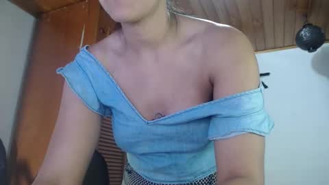 Snapshot of hilari18 chatting on 30, 10, 2025 hilaril18 online show from 30, 10, 2025