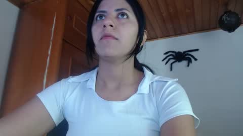 Snapshot of hilari18 chatting on 30, 10, 2025 hilaril18 online show from 30, 10, 2025