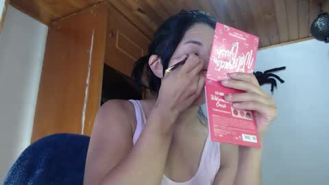 Snapshot of hilari18 chatting on 1, 11, 2025 hilaril18 online show from 1, 11, 2025