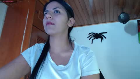 Snapshot of hilari18 chatting on 5, 11, 2025 hilaril18 online show from 5, 11, 2025