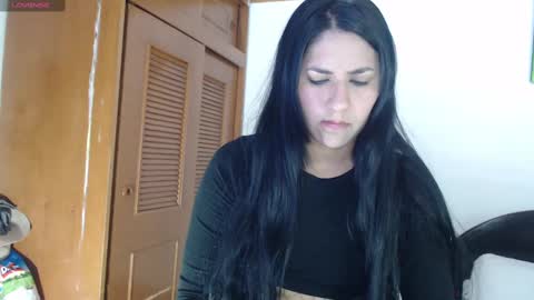 Snapshot of hilari18 chatting on 23, 11, 2025 hilaril18 online show from 23, 11, 2025