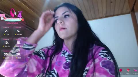 Snapshot of hilari18 chatting on 16, 12, 2025 hilaril18 online show from 16, 12, 2025