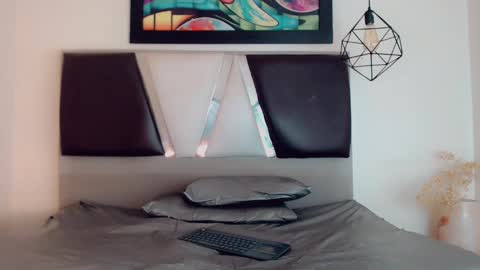 Hilary Avilan online show from 30, 11, 2025