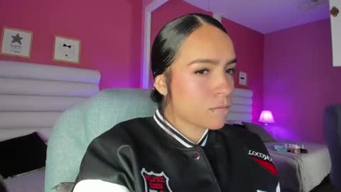 hilary_tailor online show from 26, 9, 2025