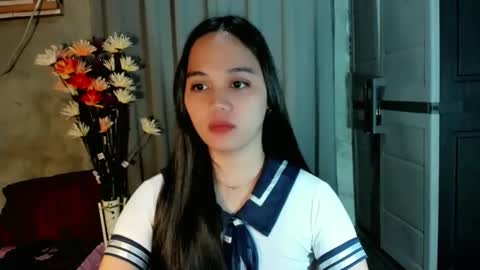 hilarymolly online show from 8, 4, 2026