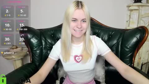 Snapshot of hilleva chatting on 12, 11, 2025 hilleva online show from 12, 11, 2025