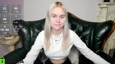 Snapshot of hilleva chatting on 2, 12, 2025 hilleva online show from 2, 12, 2025