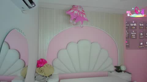 hinata_dolly online show from 4, 4, 2026