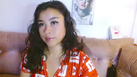 Snapshot of hinataleecs chatting on 8, 1, 2025 hinata lee online show from 8, 1, 2025