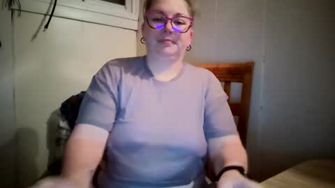 Bella online show from 5, 10, 2025