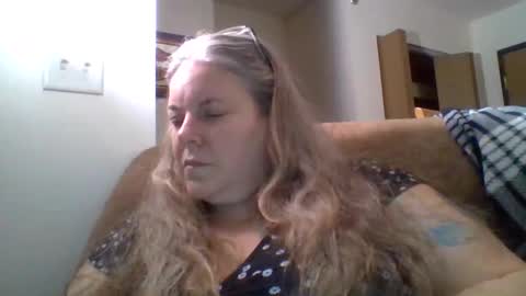 Snapshot of hippysnewhere chatting on 2, 6, 2026 hippysnewhere online show from 2, 6, 2026