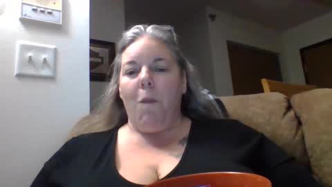 Snapshot of hippysnewhere chatting on 3, 6, 2026 hippysnewhere online show from 3, 6, 2026