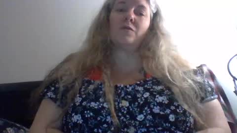 hippysnewhere online show from 23, 7, 2026