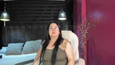 Hirenne  online show from 18, 10, 2025