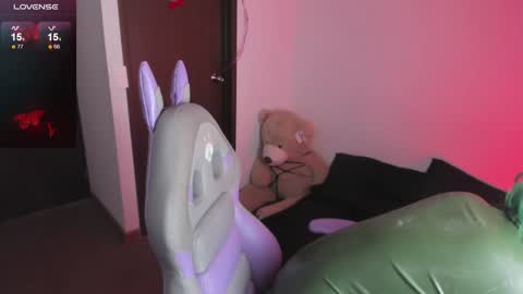 Hitomi Arata online show from 14, 1, 2025