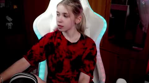 Holly online show from 15, 9, 2025