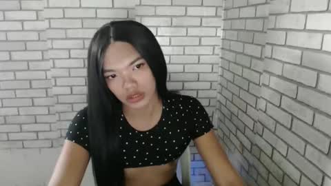 Snapshot of hoelyguine chatting on 7, 1, 2026 Guinevere3 online show from 7, 1, 2026