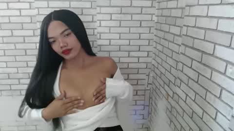 Snapshot of hoelyguine chatting on 8, 1, 2026 Guinevere3 online show from 8, 1, 2026