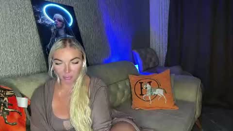 Snapshot of holidaysue chatting on 21, 7, 2026 Novelle online show from 21, 7, 2026