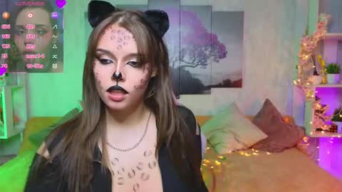 Lux online show from 6, 3, 2025