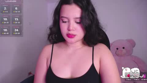 holly_16 online show from 5, 3, 2025