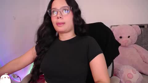 holly_16 online show from 6, 10, 2025