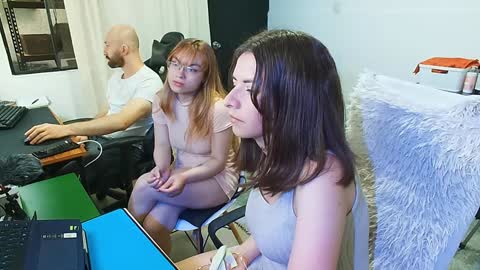 Holly and Honey online show from 17, 12, 2024