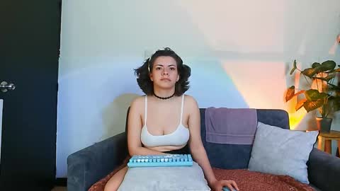 Holly and Honey online show from 13, 11, 2025